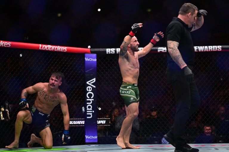 Alexander Volkanovski dominates Diego Lopes for unanimous decision win at UFC 325 in Australia | iNFOnews.ca
