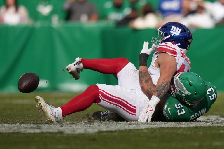 Giants' Cam Skattebo carted off field with right ankle injury | iNFOnews.ca Giants' Cam Skattebo carted off field with right ankle injury | iNFOnews.ca