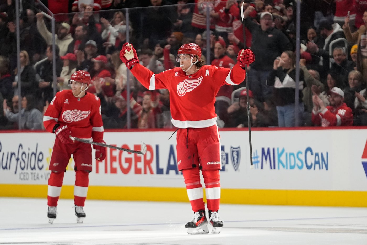 Kane scores twice to lead Red Wings over Flames 5-2 a in milestone night | iNFOnews.ca