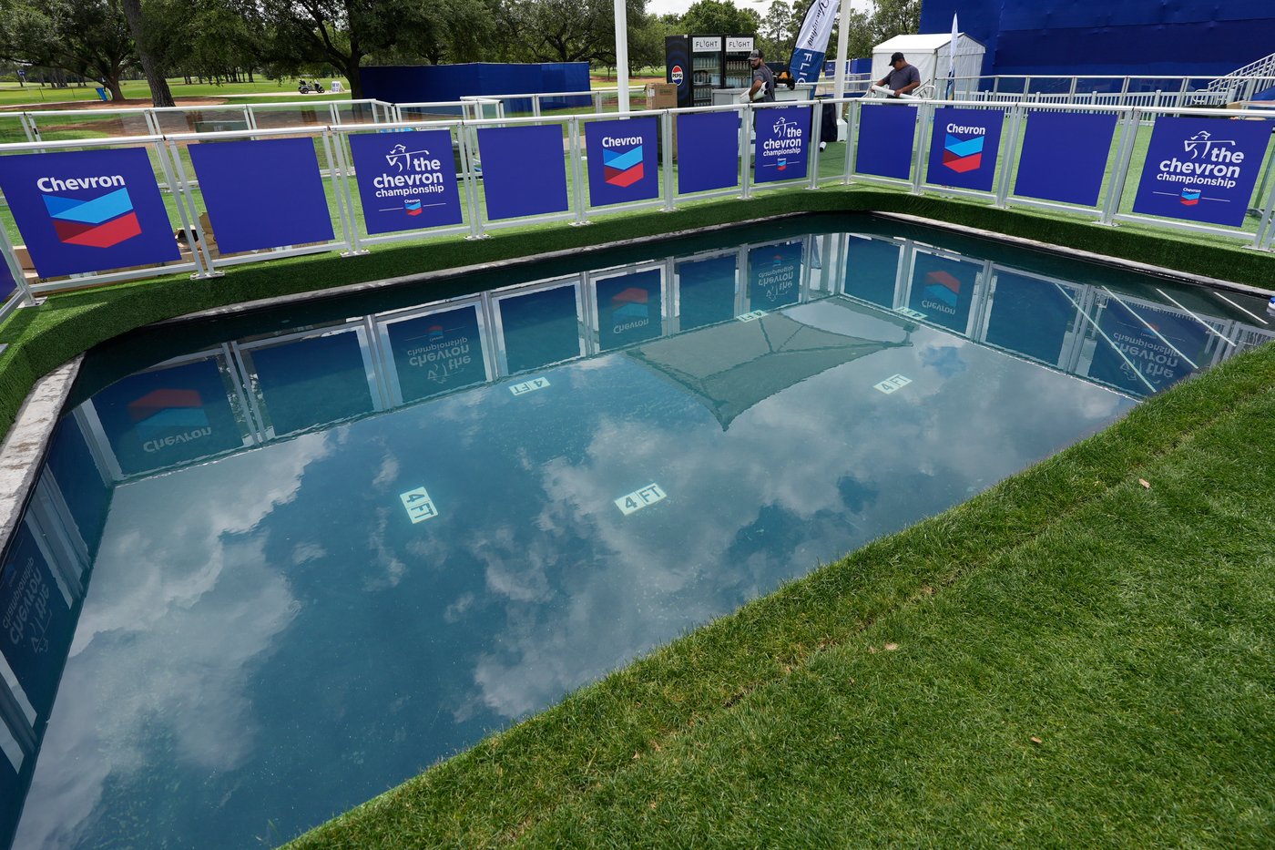 LPGA is keeping with tradition at the first major. But it's a pool, not a pond in Houston | iNFOnews.ca