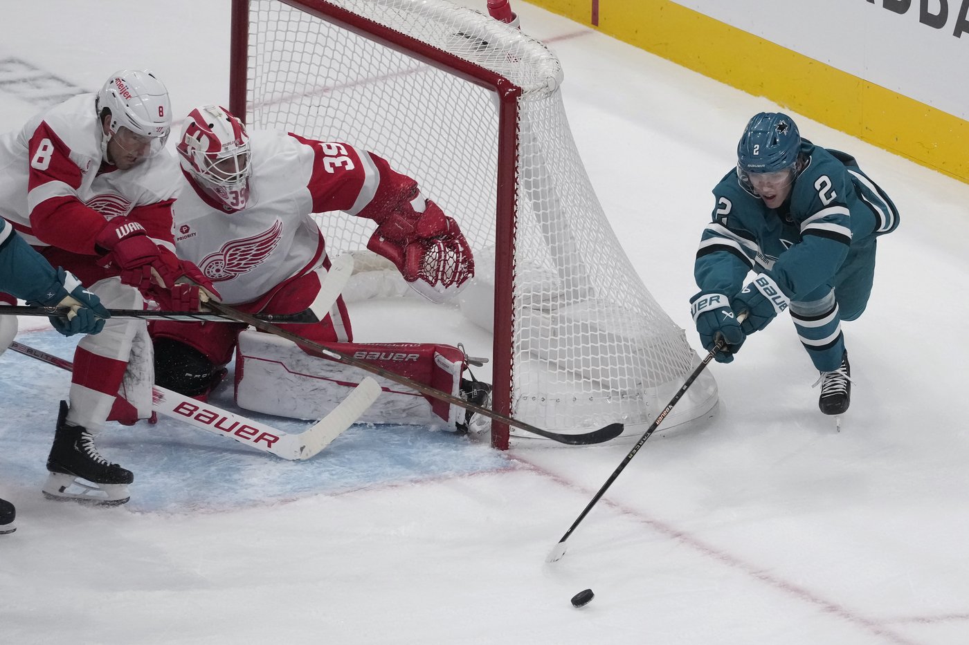 Celebrini scores first career OT goal as Sharks top Red Wings 5-4 | iNFOnews.ca