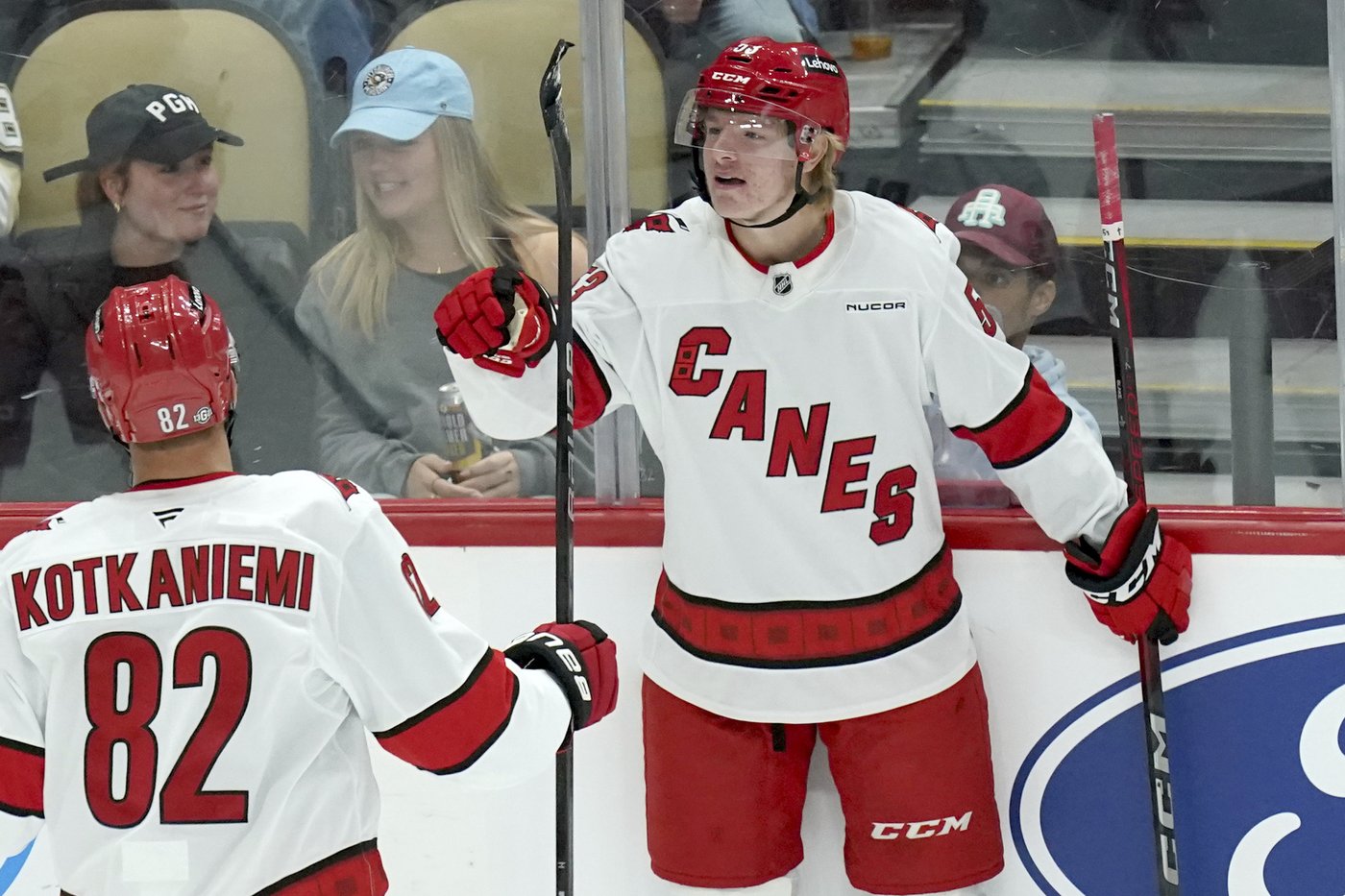 Martin Necas has goal and assist as Hurricanes cruise to 4-1 win over Penguins | iNFOnews.ca