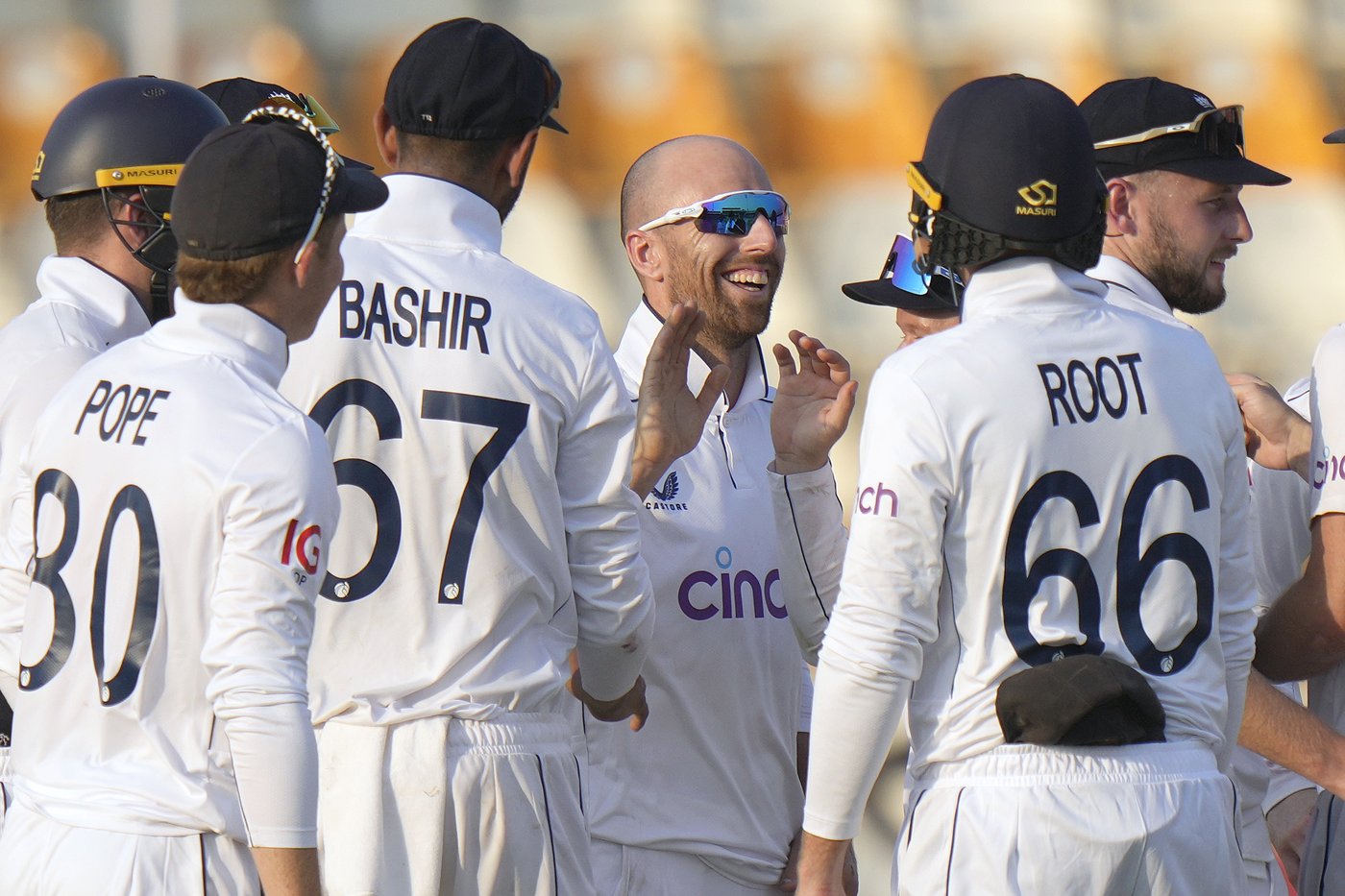 Brook and Root set batting records with 800-run England close to famous cricket win over Pakistan | iNFOnews.ca