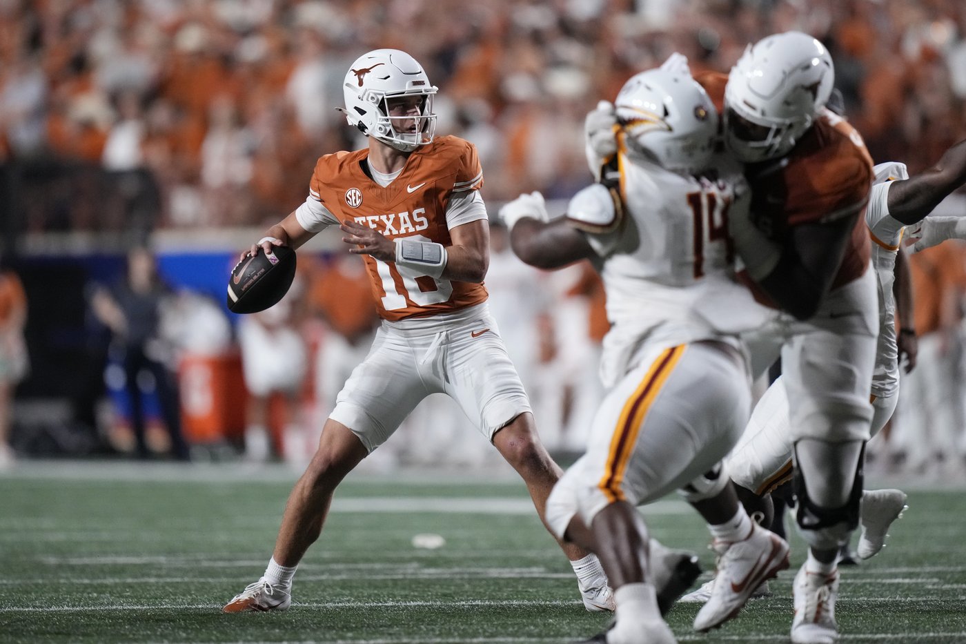 Texas QB Ewers back in practice but still questionable for No. 1 Longhorns' SEC opener | iNFOnews.ca