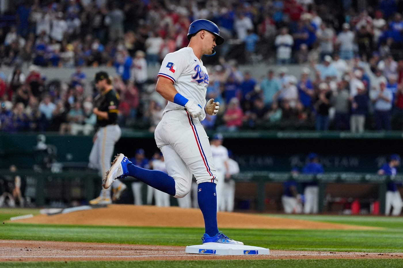 Oneil Cruz's 3-run homer off top of foul pole powers Pirates to 8-4 win over Rangers | iNFOnews.ca