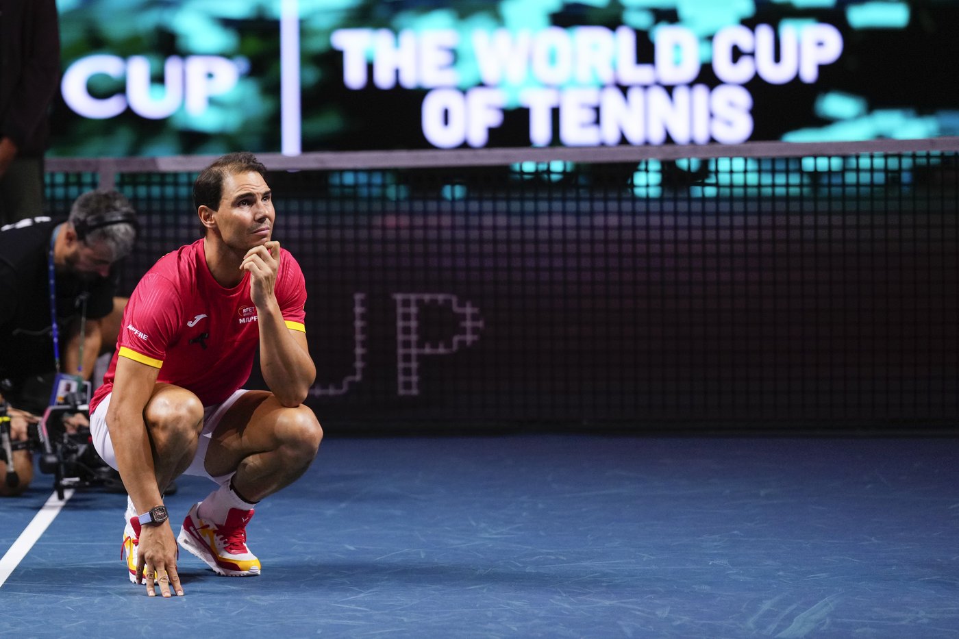 An emotional Rafael Nadal retires at the Davis Cup after he loses and Spain is eliminated | iNFOnews.ca