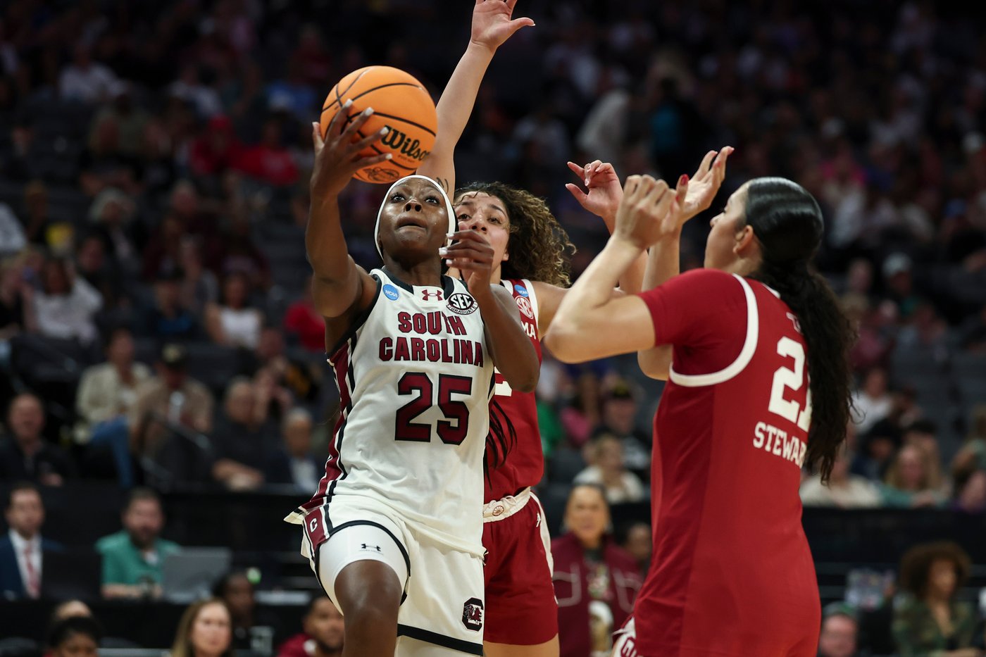 Reunited at South Carolina, Raven Johnson and Ta'Niya Latson are making a March Madness run | iNFOnews.ca Reunited at South Carolina, Raven Johnson and Ta'Niya Latson are making a March Madness run | iNFOnews.ca