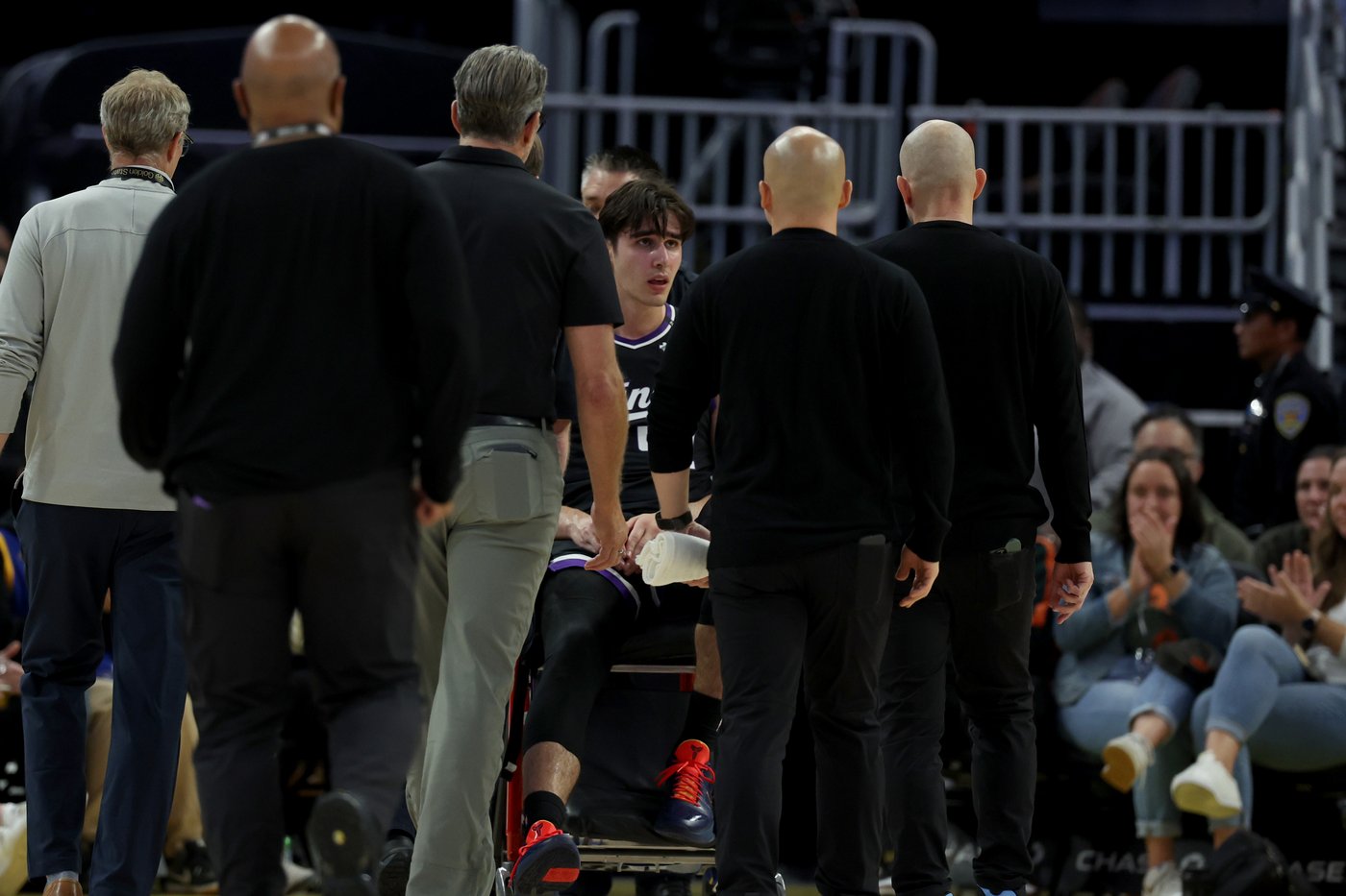 Kings center Maxime Raynaud injures patella in right knee and will be reevaluated in about two weeks | iNFOnews.ca