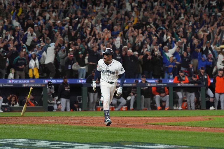 Polanco hits winning single in the 15th inning as the Mariners beat the Tigers to advance to ALCS | iNFOnews.ca
