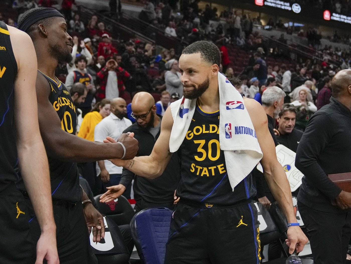 Jimmy Butler gets off to a good start with Warriors by scoring 25 points against Bulls in his debut | iNFOnews.ca Jimmy Butler gets off to a good start with Warriors by scoring 25 points against Bulls in his debut | iNFOnews.ca