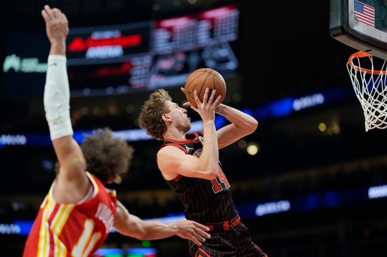 Giddey and White help Bulls rally from late 10-point deficit to beat Hawks 126-123 | iNFOnews.ca