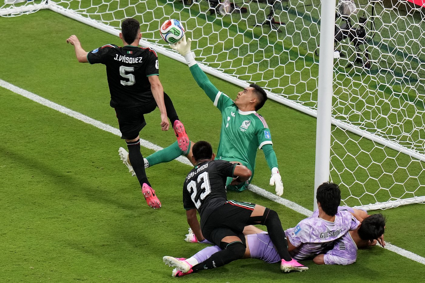 Mexico and South Korea play for group lead and other World Cup Day 8 highlights, in photos | iNFOnews.ca