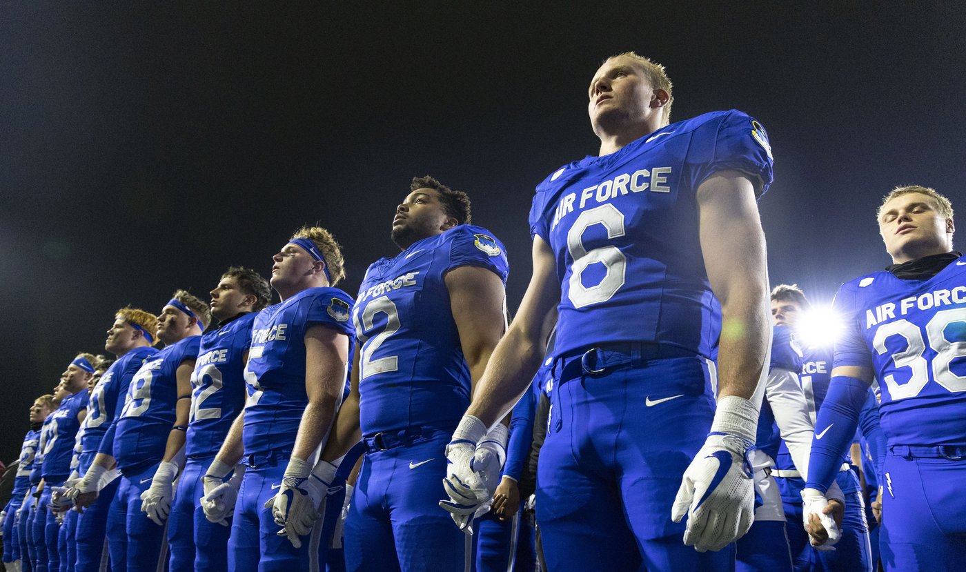 No. 21 Army has won 11 straight in preparing to host rival Air Force, which has lost 6 in a row | iNFOnews.ca