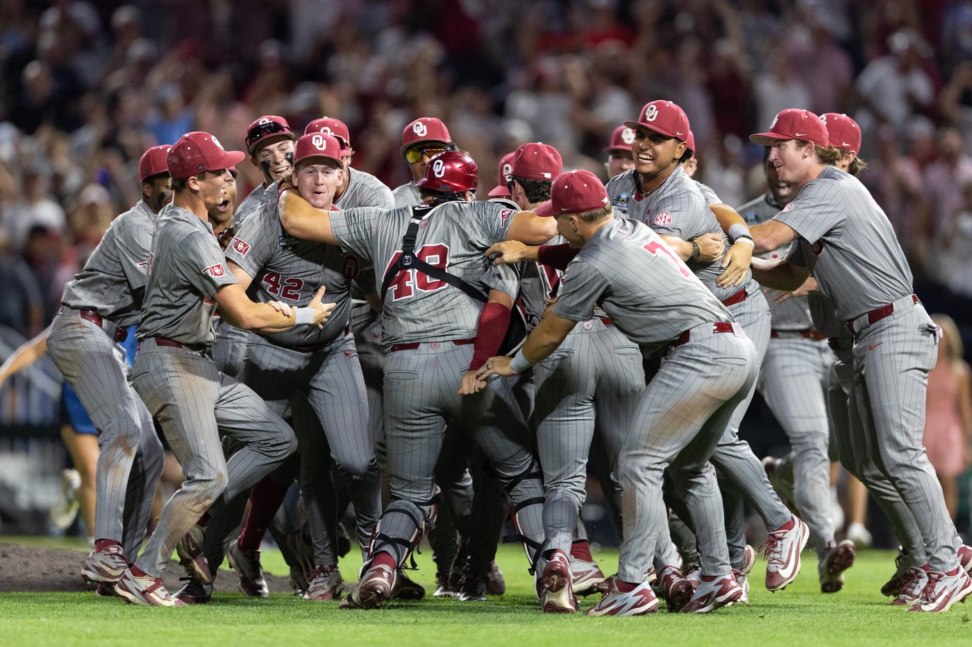 Oklahoma rolls past Tar Heels 13-2 for 1st national championship since 1994 and SEC's 7th in a row | iNFOnews.ca