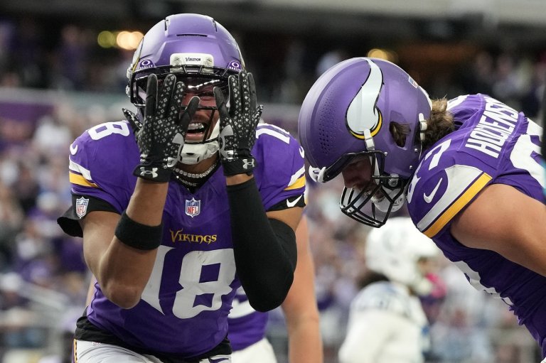 Turnaround by the Vikings and collapse by the Chargers make for a first in the NFL | iNFOnews.ca