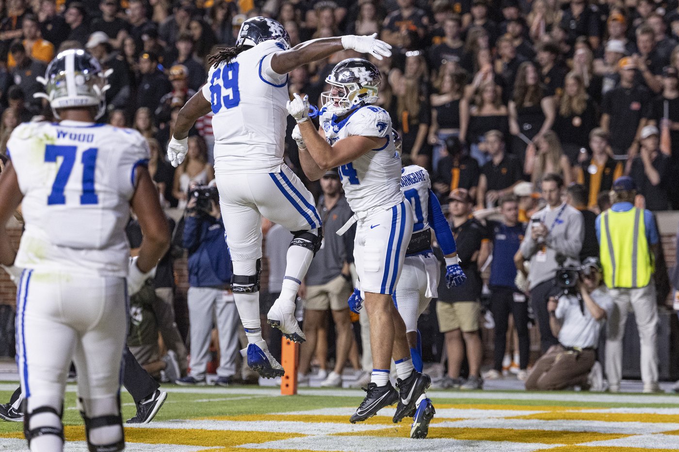 Dylan Sampson rushes for 141 yards and 2 TDs to lead No. 7 Tennessee past Kentucky 28-18 | iNFOnews.ca Dylan Sampson rushes for 141 yards and 2 TDs to lead No. 7 Tennessee past Kentucky 28-18 | iNFOnews.ca