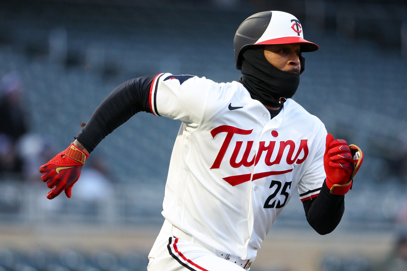 Keaschall hits a 2-run homer and the Twins hold on for a frigid 7-3 win over the Tigers | iNFOnews.ca