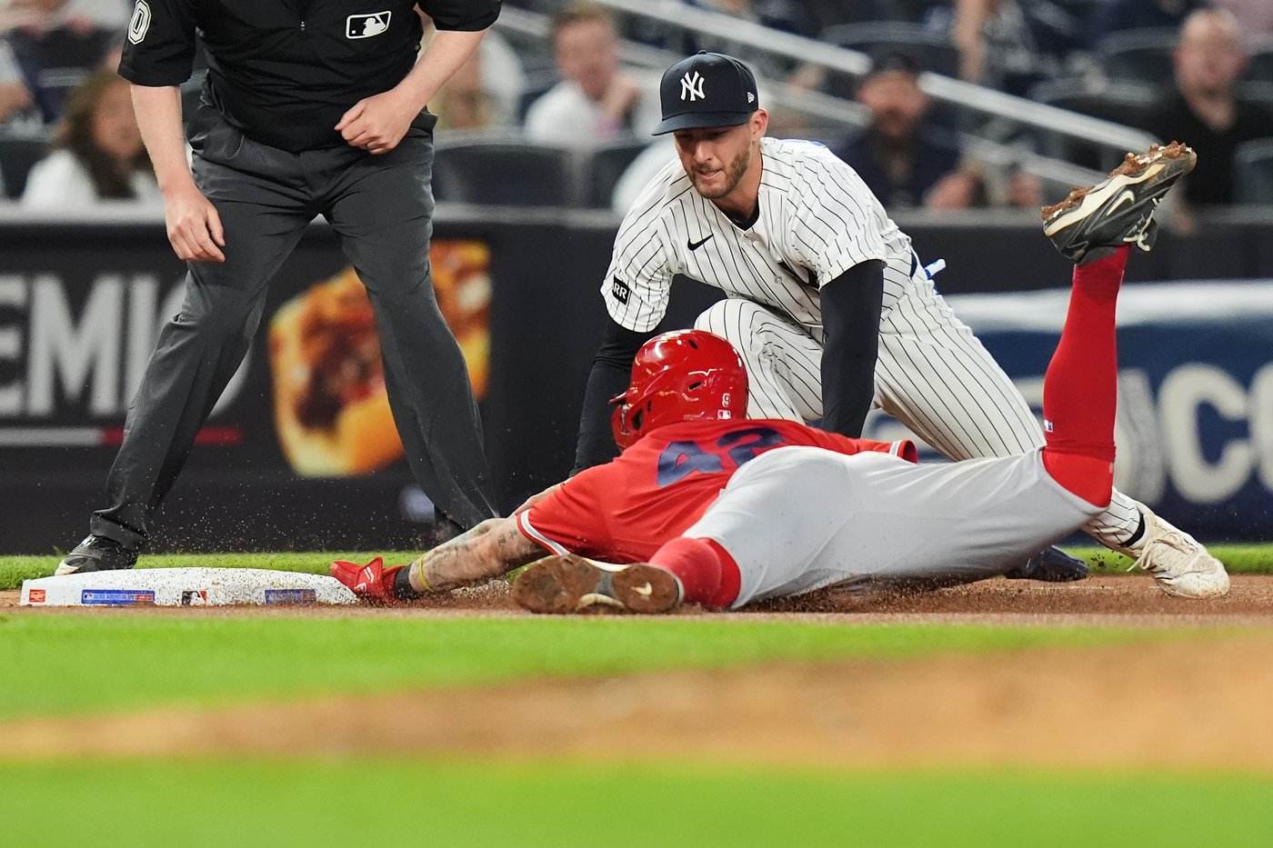 Angels misplay infield popup in 9th and blow lead against Yankees in agonizing loss | iNFOnews.ca