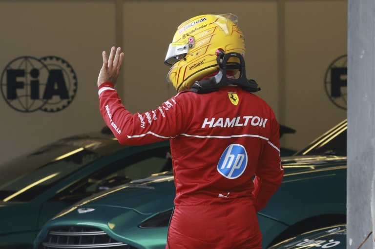 Max Verstappen on pole and Oscar Piastri crashes in chaotic F1 qualifying in Azerbaijan | iNFOnews.ca