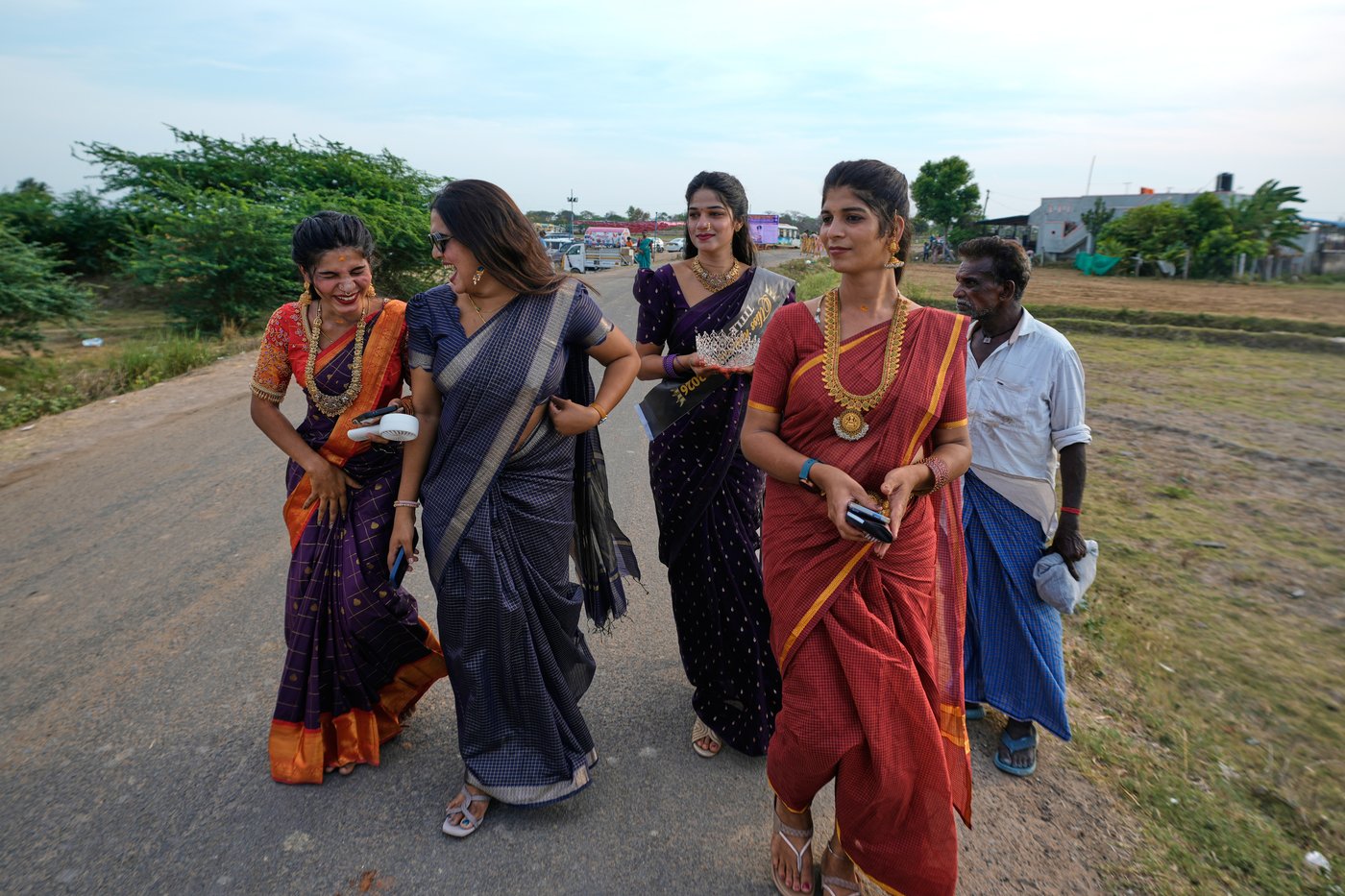 PHOTO ESSAY: A symbolic marriage ritual and beauty pageant brings India’s trans community together | iNFOnews.ca