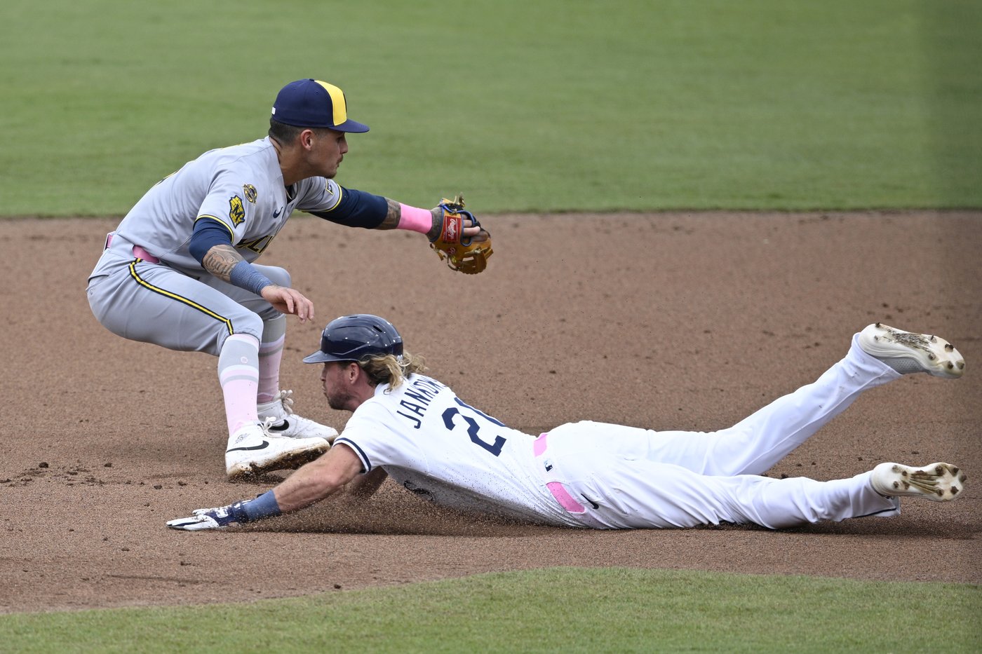 Yelich and Contreras hit back-to-back homers for Brewers in 4-2 win over Rays | iNFOnews.ca Yelich and Contreras hit back-to-back homers for Brewers in 4-2 win over Rays | iNFOnews.ca