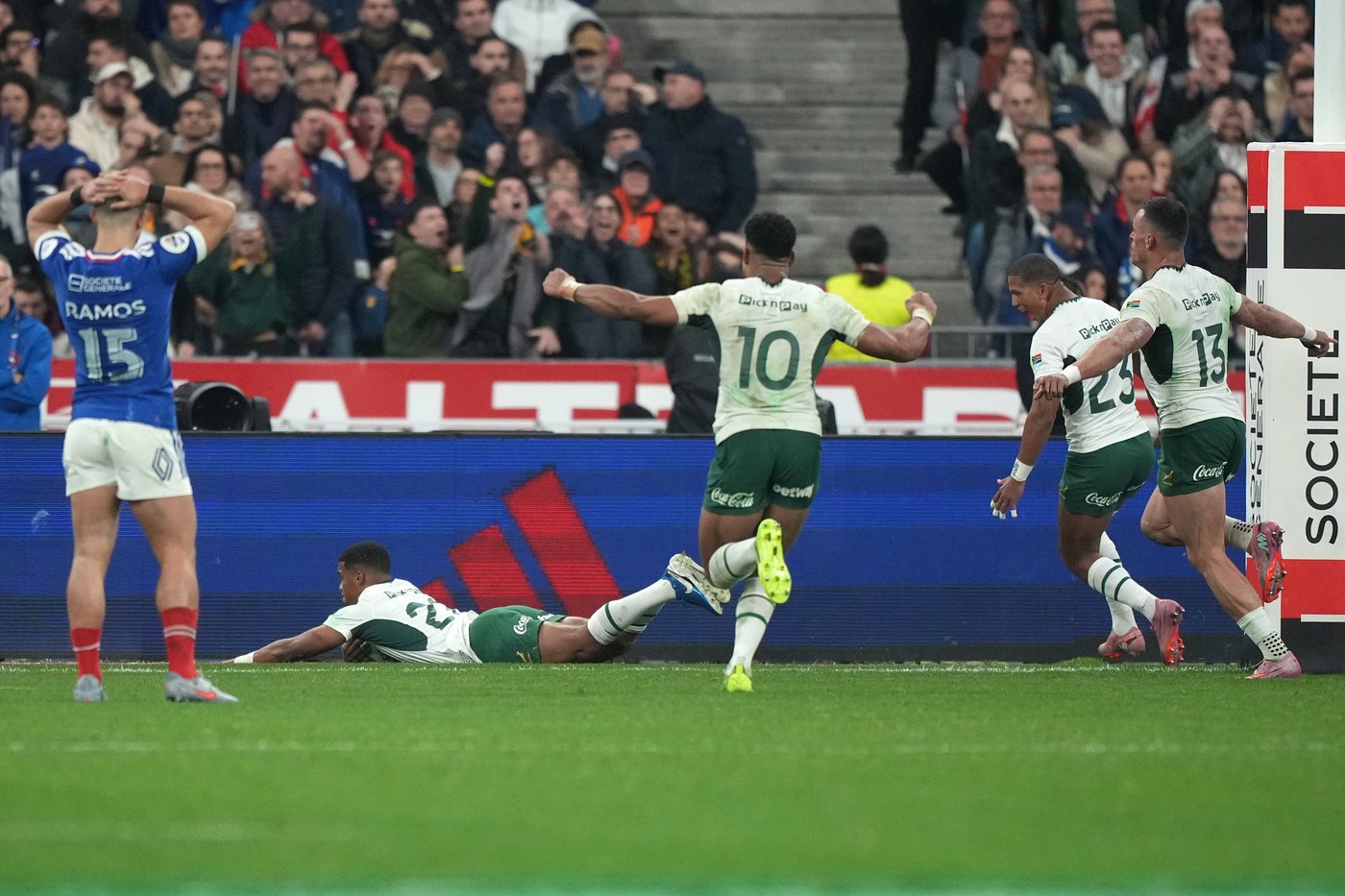 South Africa overcomes red card and halftime deficit to beat France 32-17 at Stade de France | iNFOnews.ca