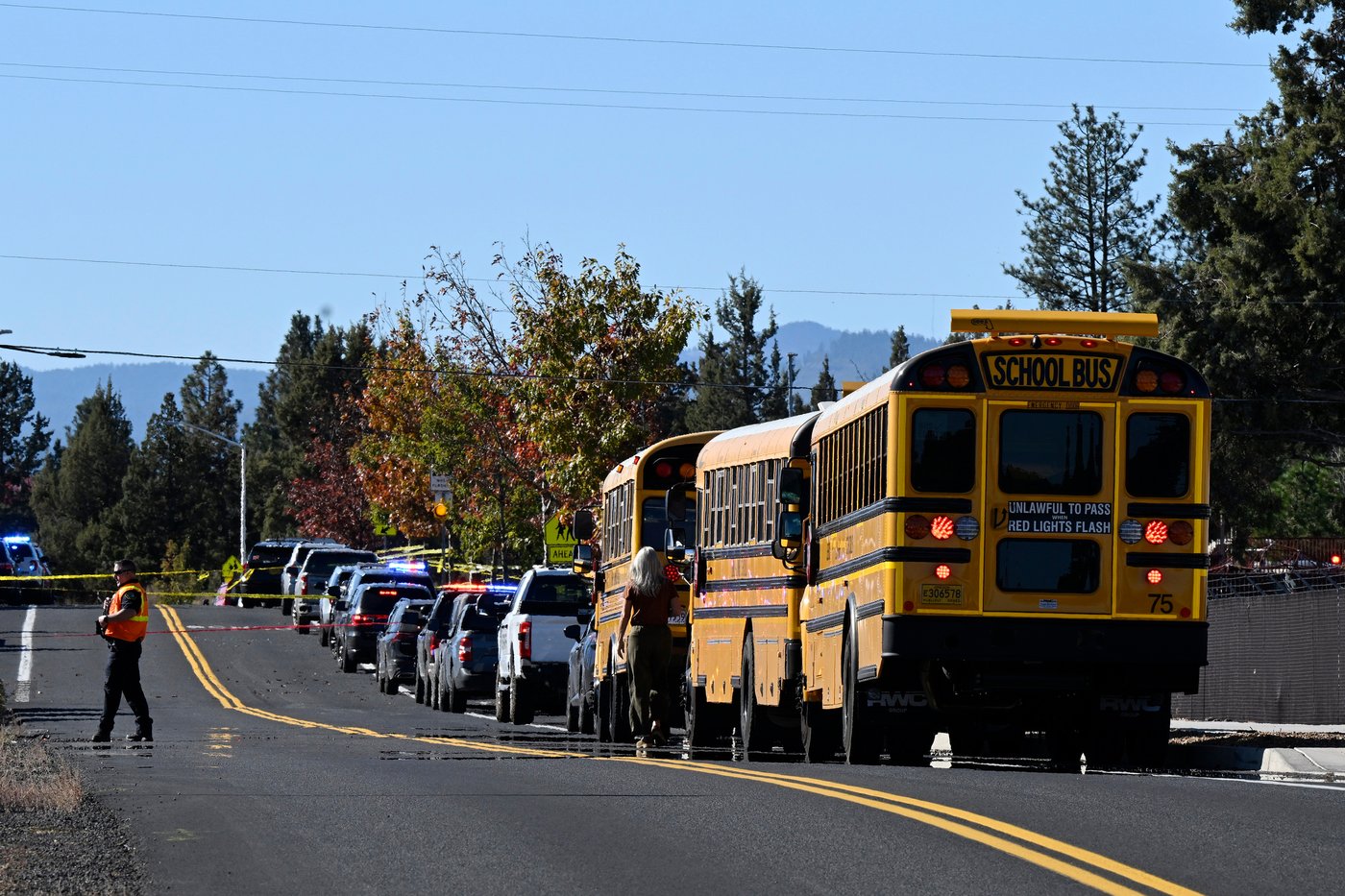 Teen shooter kills 4 at Oregon elementary school before being shot by a witness | iNFOnews.ca