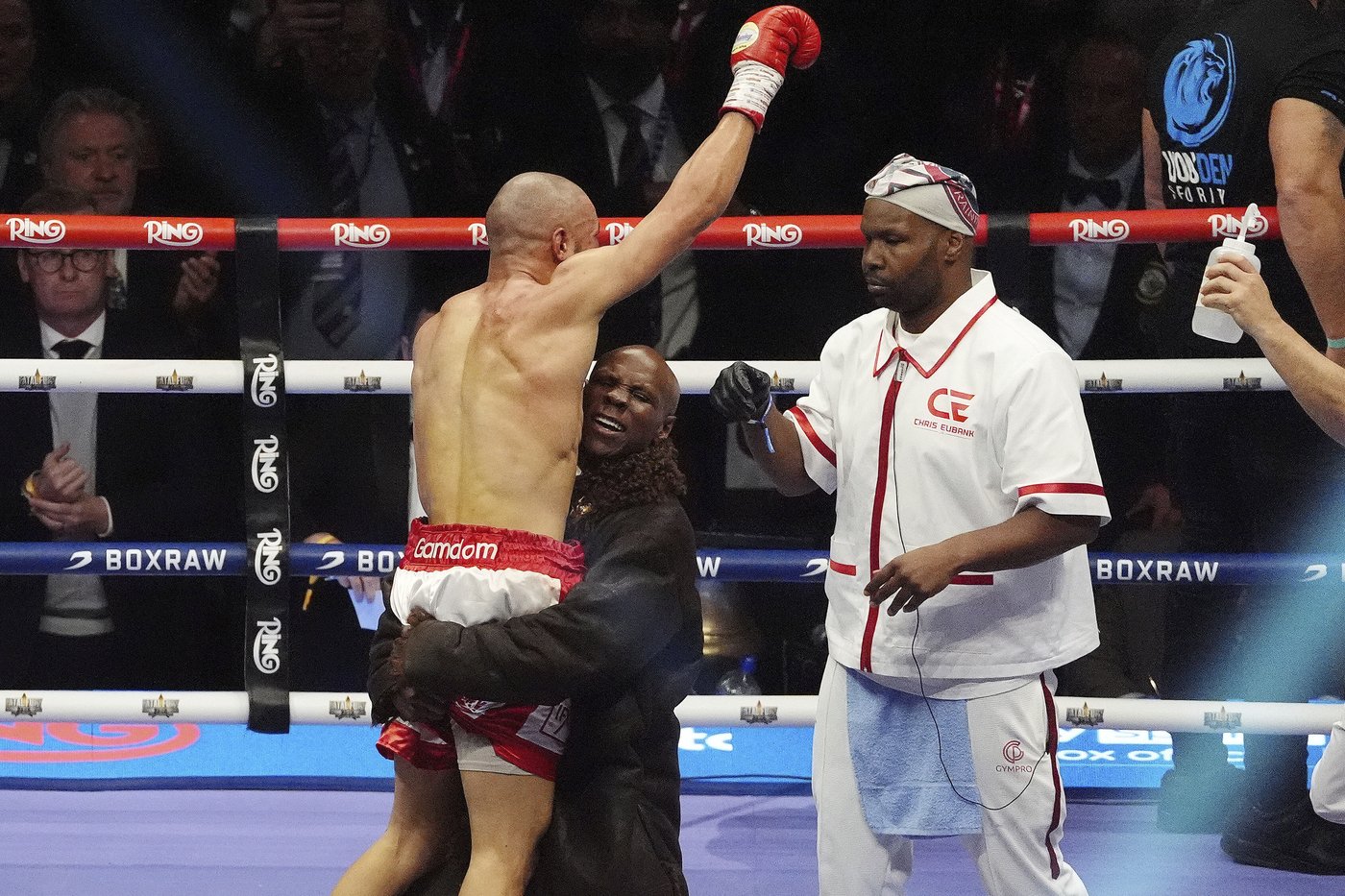 Eubank Jr. beats Benn by unanimous decision in latest chapter of family rivalry | iNFOnews.ca Eubank Jr. beats Benn by unanimous decision in latest chapter of family rivalry | iNFOnews.ca