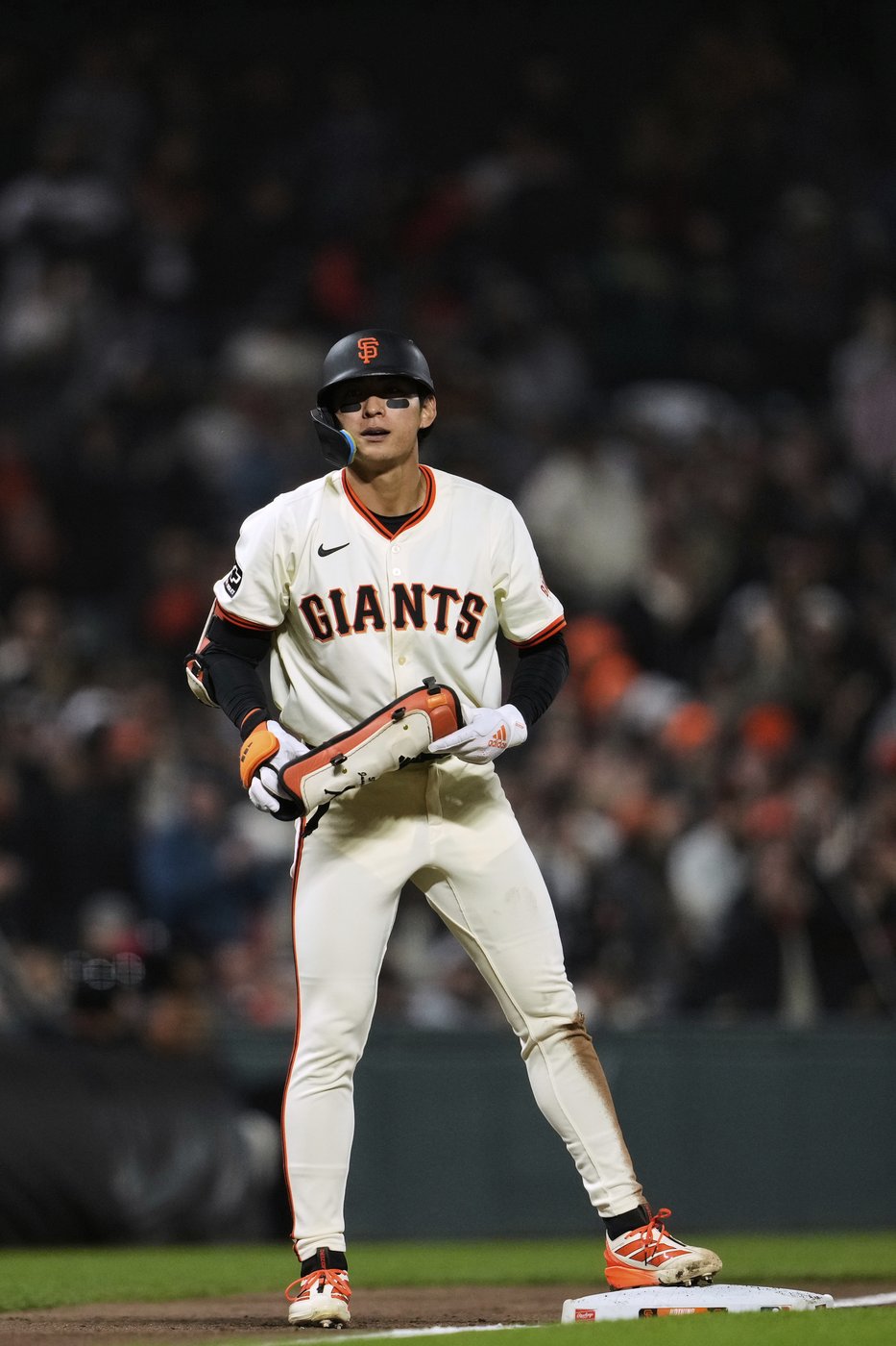 Wilmer Flores hits go-ahead homer and Jung Hoo Lee adds RBI triple as Giants beat Brewers 5-2 | iNFOnews.ca