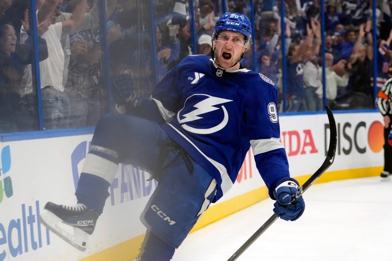 Moser scores in OT as Lightning beat Canadiens 3-2 in Game 2 and tie first-round series | iNFOnews.ca