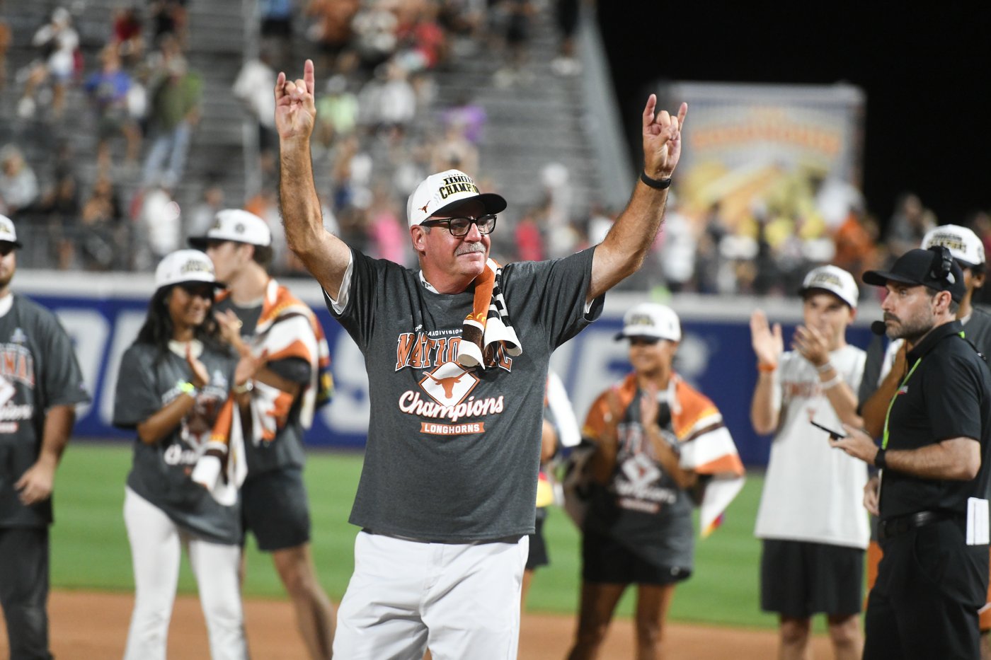 Texas women beat Texas Tech 4-1 to claim back-to-back NCAA softball championships | iNFOnews.ca