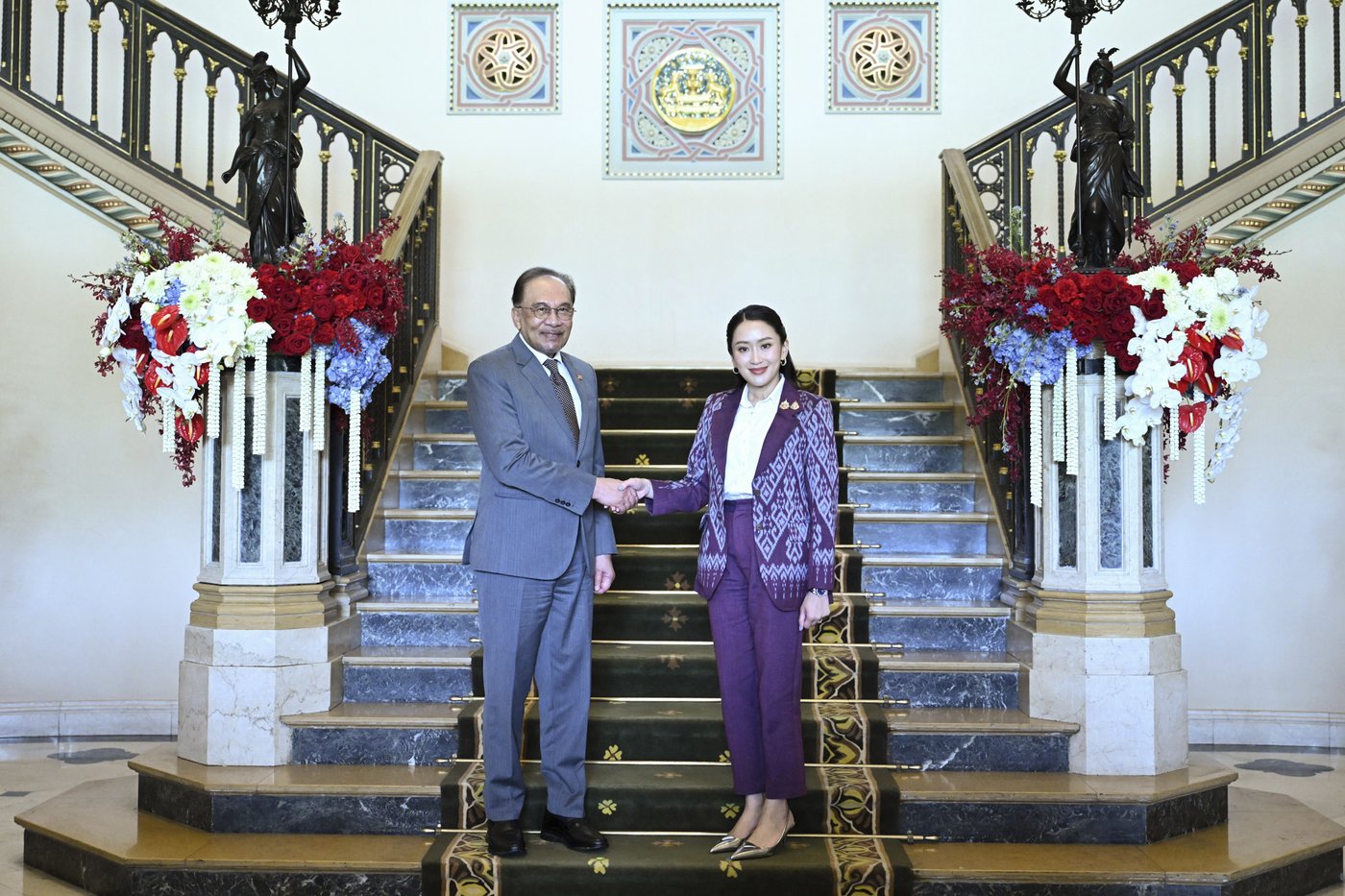 Myanmar's military leader is in Thailand for talks on earthquake relief | iNFOnews.ca