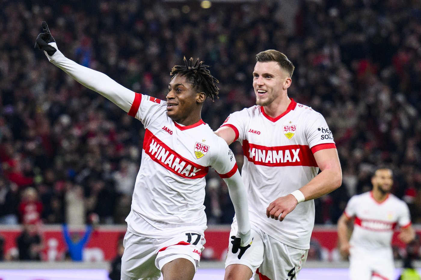 Schick hat trick helps Leverkusen cover defensive lapses. Frankfurt and Dortmund win in Bundesliga | iNFOnews.ca