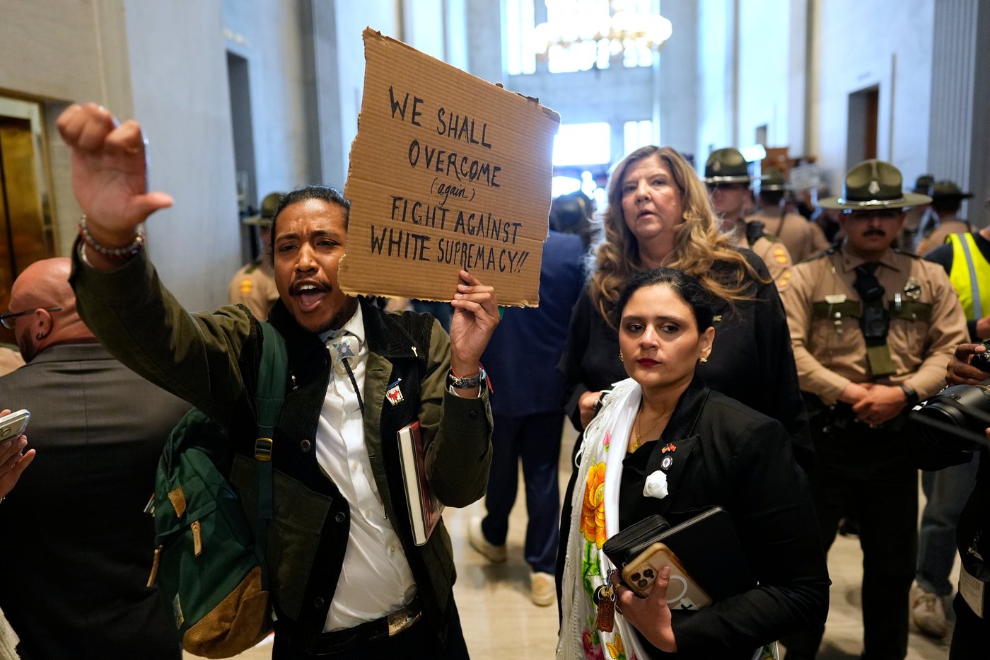Demonstrators rally in Tennessee and Alabama against redistricting efforts, in photos | iNFOnews.ca