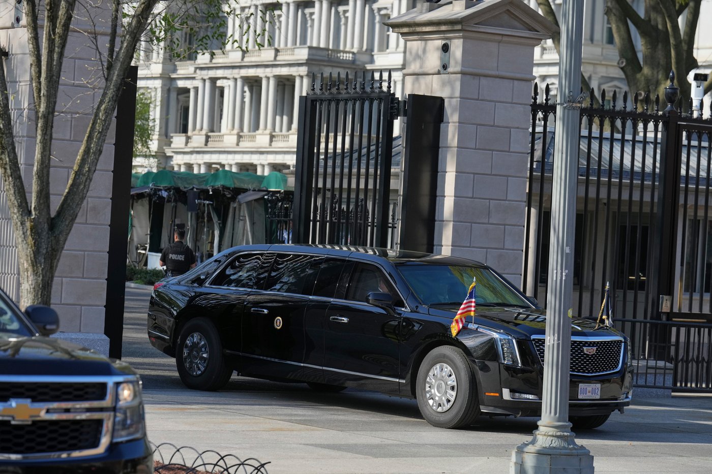 Trump goes to the Supreme Court as it hears arguments over his bid to limit birthright citizenship | iNFOnews.ca