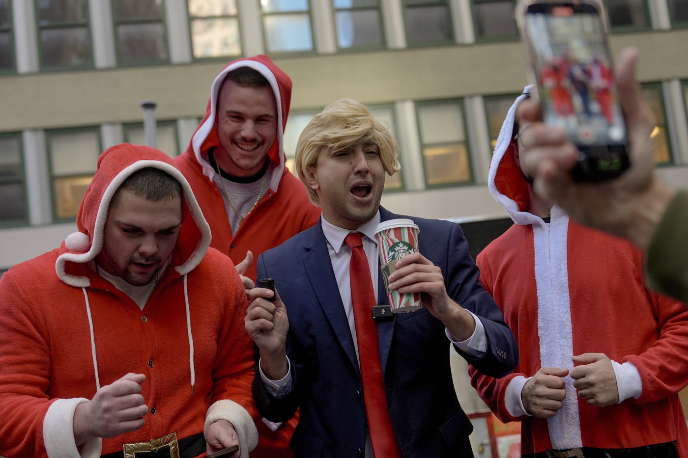 Thousands of Santas and a few Grinches hit the streets for annual SantaCon bar crawls | iNFOnews.ca