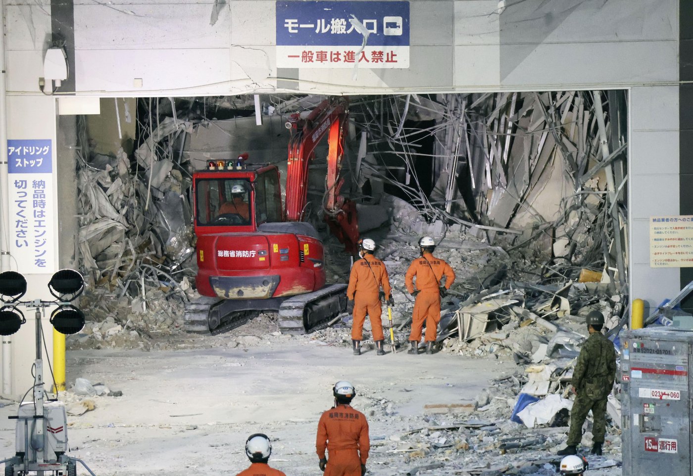 Quake survivors in southwestern Japan sleep in cars in sweltering heat as death toll rises to 34 | iNhome Quake survivors in southwestern Japan sleep in cars in sweltering heat as death toll rises to 34 | iNhome