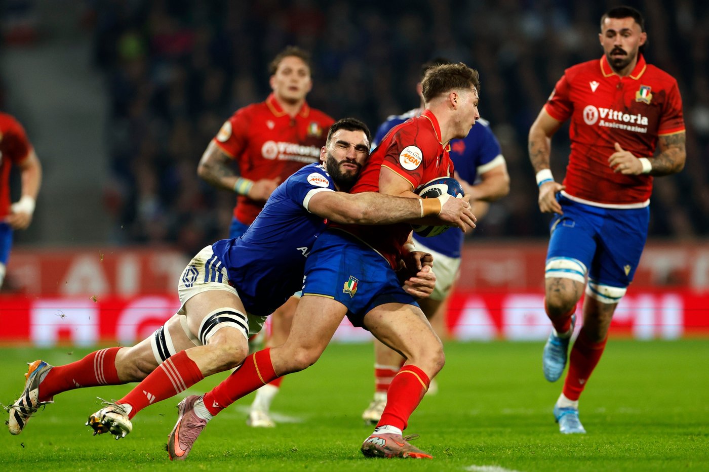 France grinds past Italy 33-8 to stay on course for back-to-back Six Nations titles | iNFOnews.ca