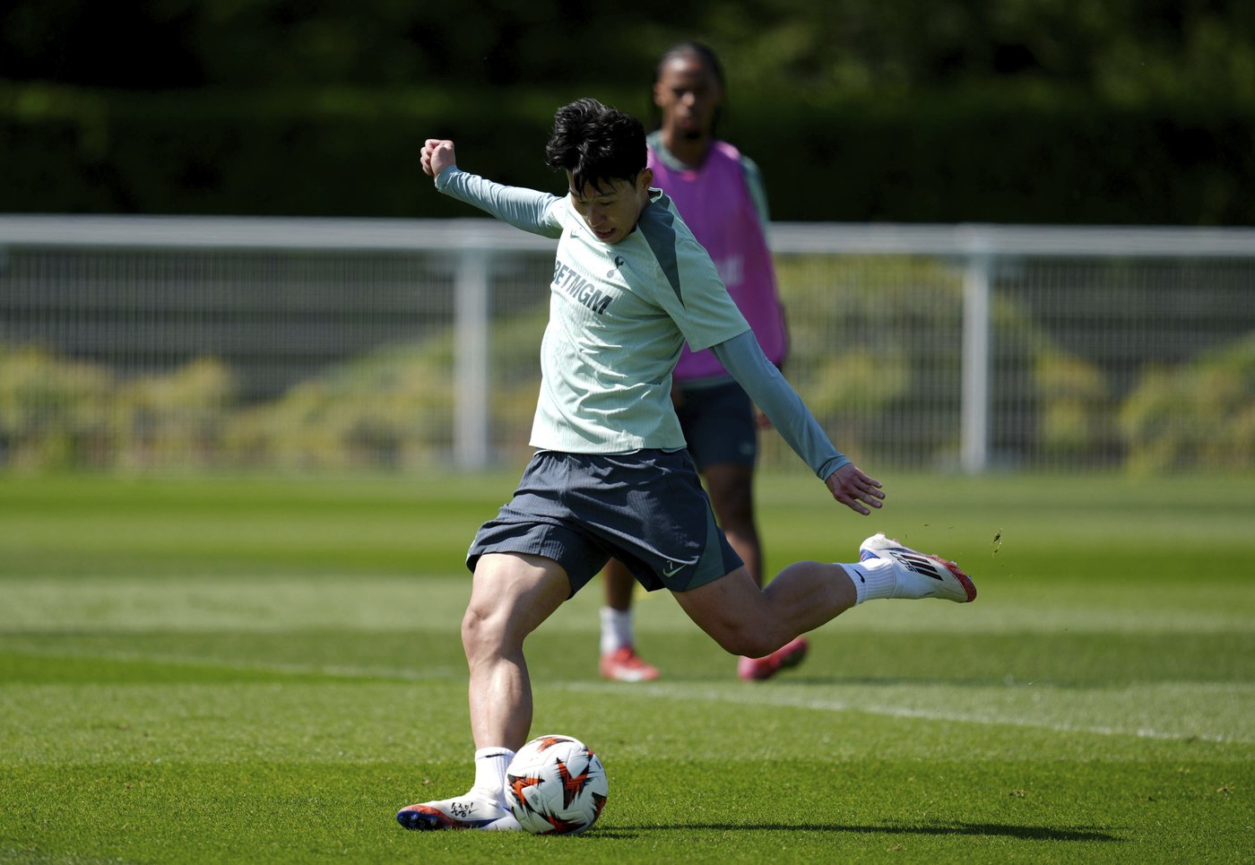 Son, Kim and Lee tasting success in Europe despite South Korea's soccer struggles | iNFOnews.ca Son, Kim and Lee tasting success in Europe despite South Korea's soccer struggles | iNFOnews.ca
