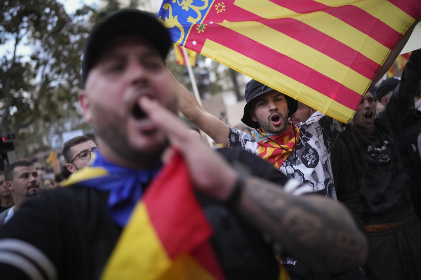 Thousands of Spaniards demand the resignation of Valencia leader for bungling flood response | iNFOnews.ca
