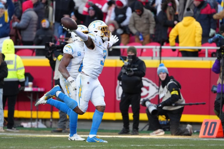 Surging Chargers defense is turning coordinator Jesse Minter into a hot head coaching candidate | iNFOnews.ca