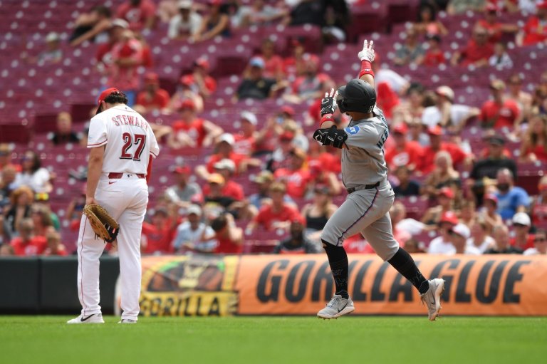 Hernández, Sanoja hit HRs in Marlins 7-1 win over Reds | iNFOnews.ca