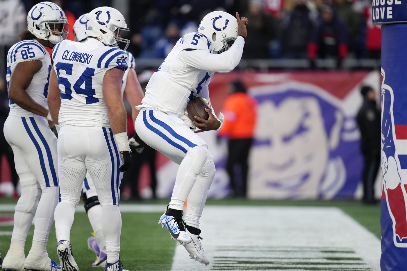 Steichen's risky 2-point call pays off as Colts put playoff hopes in Richardson's hands | iNFOnews.ca