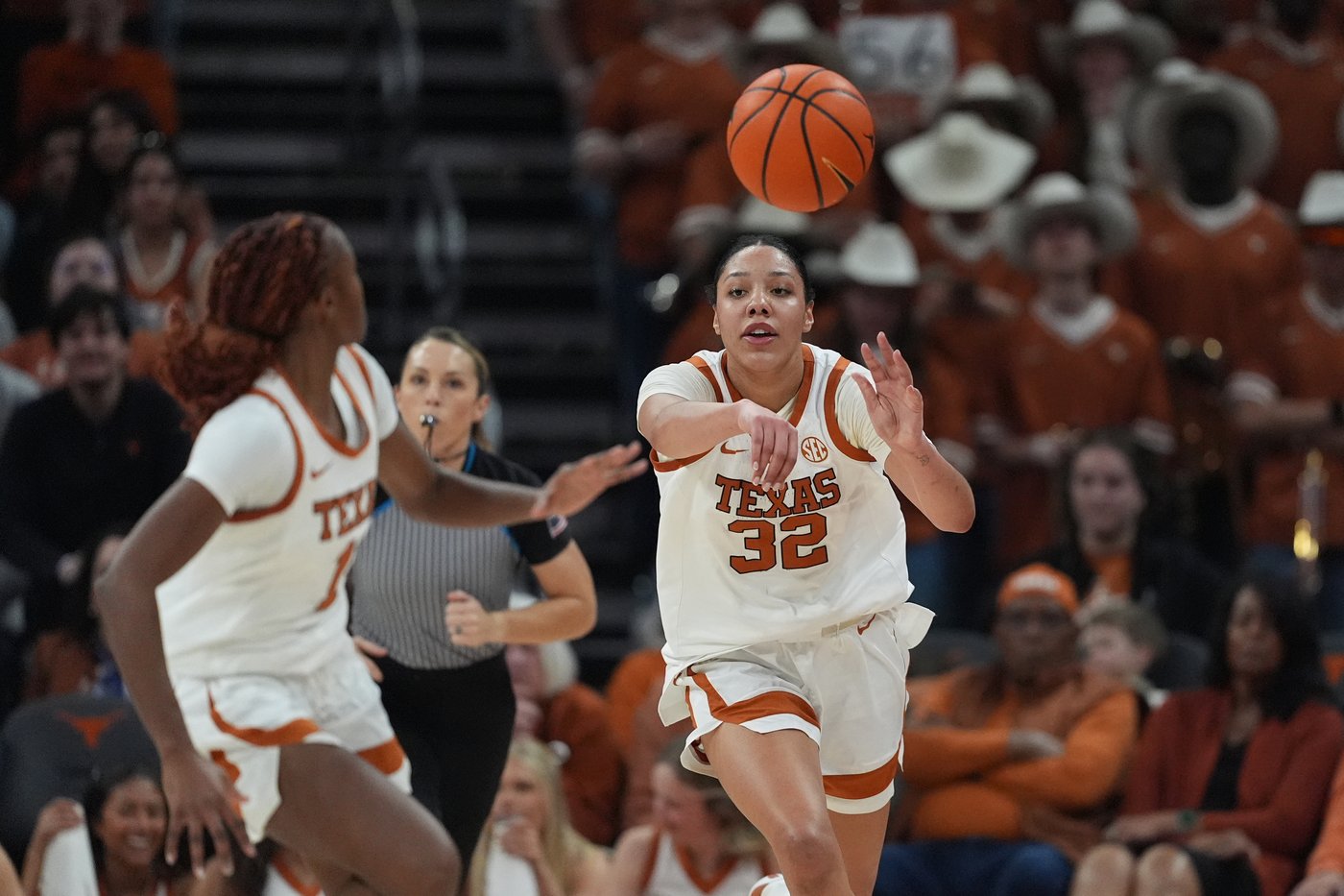 Oldacre has 18 rebounds, 5 blocks to help No. 4 Texas rout Texas A&M 80-35 | iNFOnews.ca