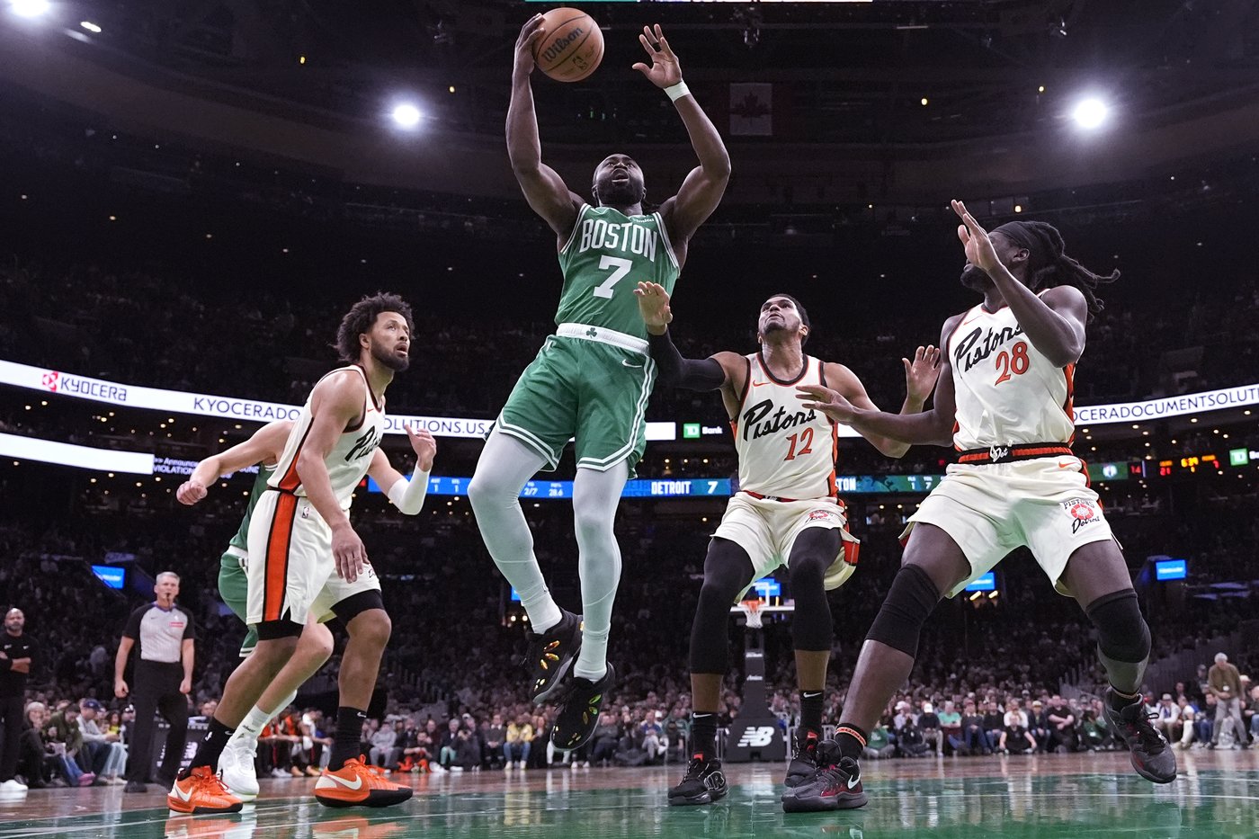 Celtics withstand 3-point spree to beat the Pistons 130-120 | iNFOnews.ca