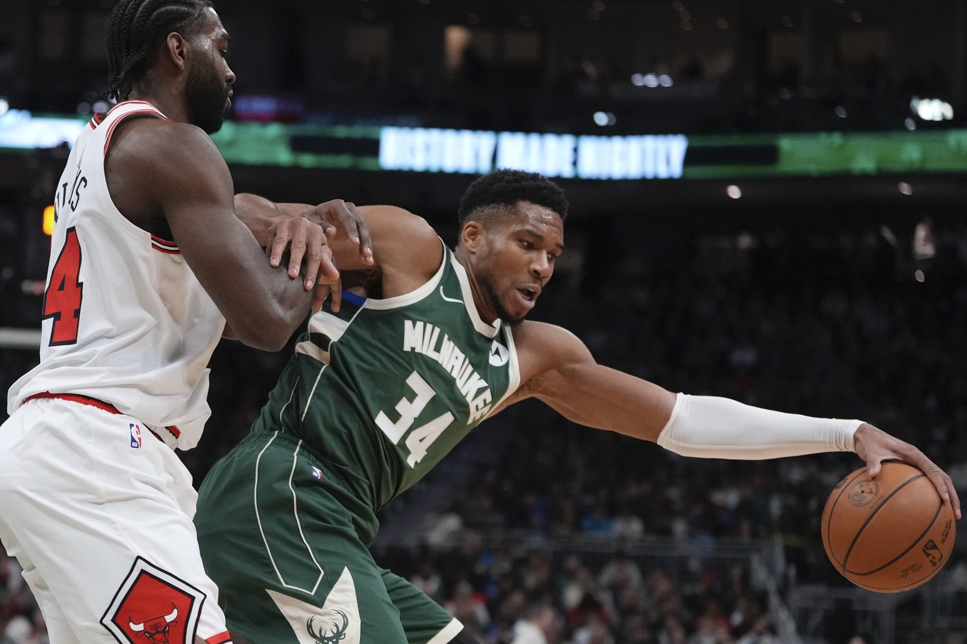Coby White scores 35, Bulls roll past Bucks 133-122 to get in the win column | iNFOnews.ca Coby White scores 35, Bulls roll past Bucks 133-122 to get in the win column | iNFOnews.ca