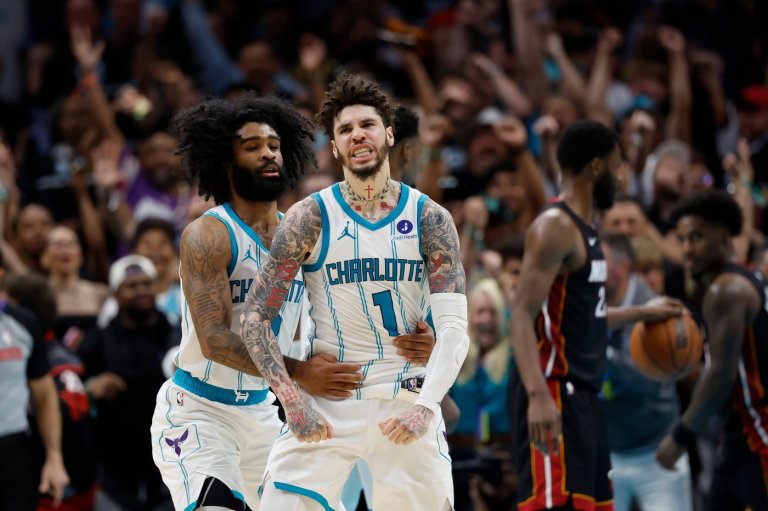 LaMelo Ball punches team mascot Hugo twice after Hornets knock Heat out of play-in tournament | iNFOnews.ca