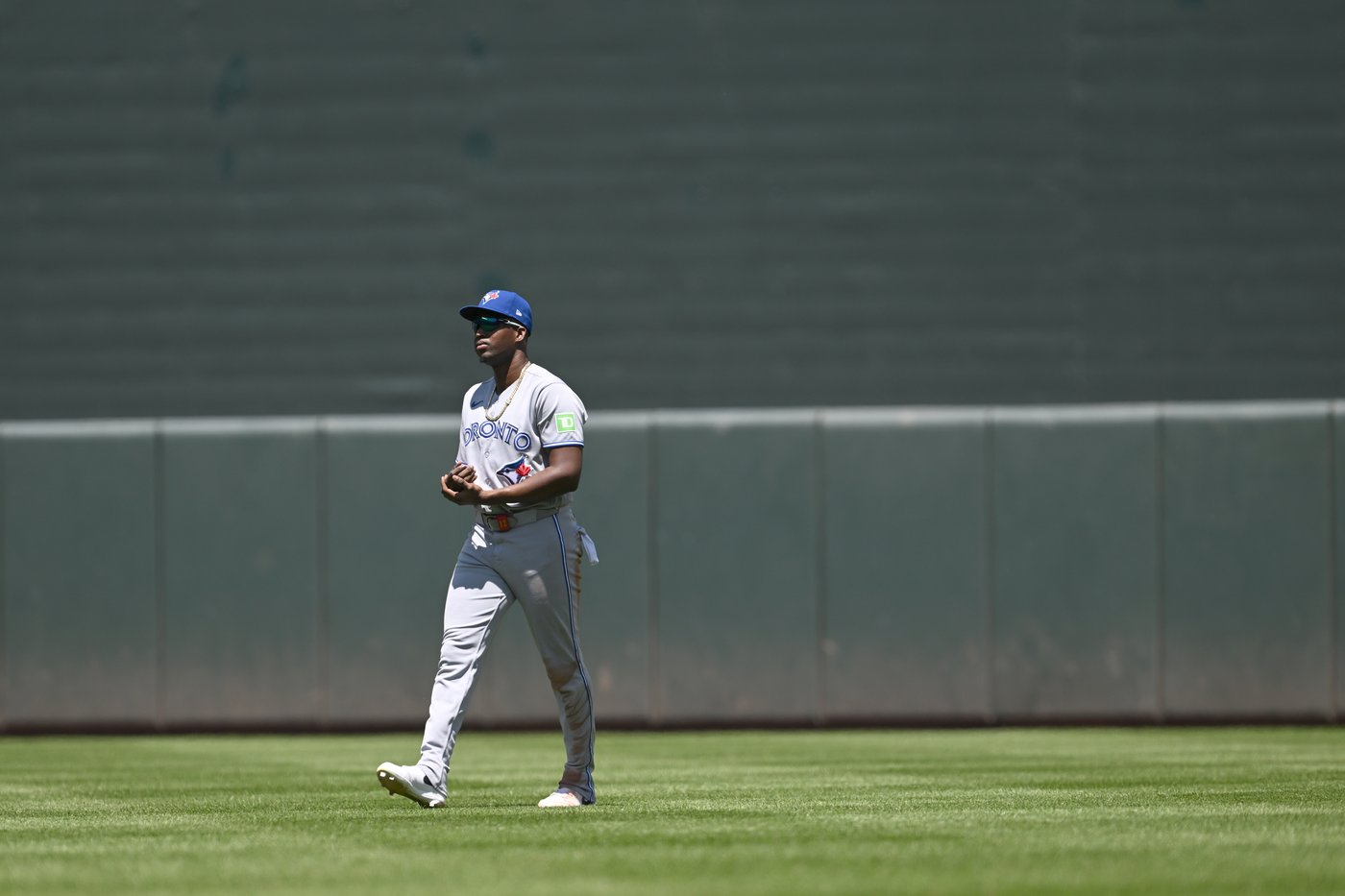 Jays OF Jesús Sánchez suffers right wrist bruise on ball thrown by kid from stands | iNFOnews.ca Jays OF Jesús Sánchez suffers right wrist bruise on ball thrown by kid from stands | iNFOnews.ca
