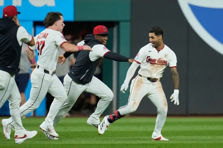 Rocchio delivers 2-run double in 9th, Guardians rally to stun White Sox 7-6 and tighten AL Central | iNFOnews.ca
