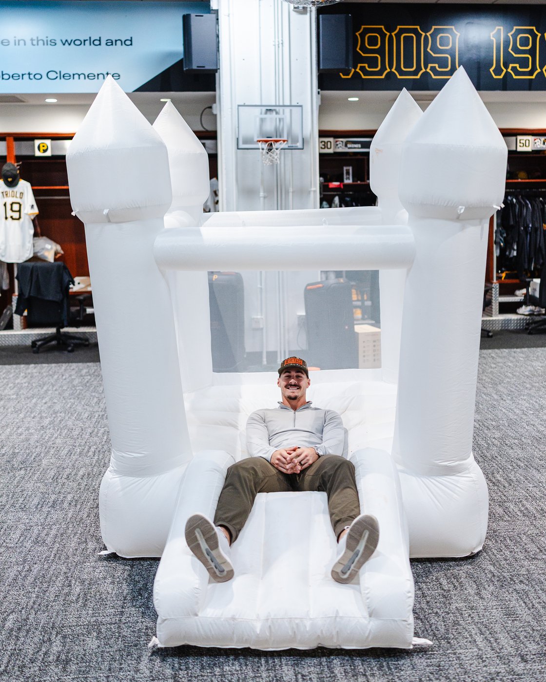 Paul Skenes rents a bounce house for Pirates' clubhouse to celebrate Konnor Griffin's 20th birthday | iNFOnews.ca